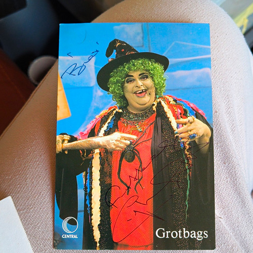 Grotbags signed photo - signed,